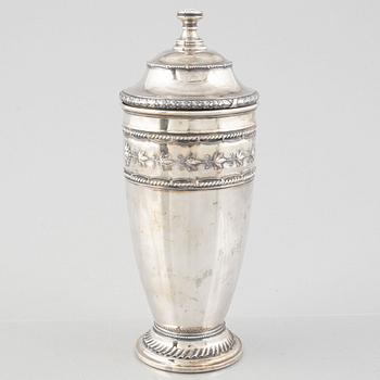 A lided silver urn, CG Hallberg, Stockholm 1905.