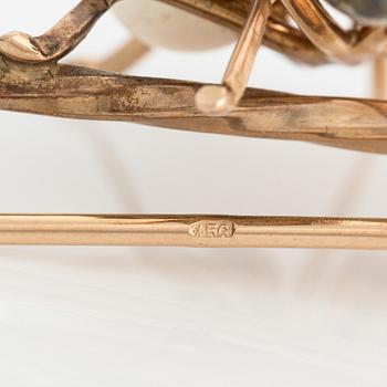 Brosch, i form av fjäril, silver och guld med pärla, rubin och briljantslipade diamanter.