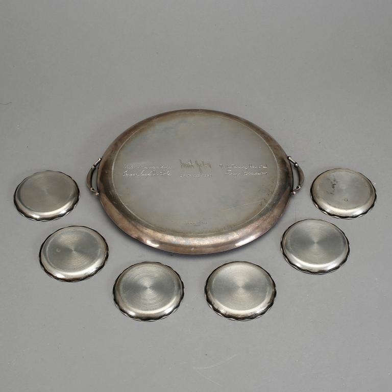 BRICKA och COASTERS, 7 delar, silver, Sverige samt Tyskland, 1900-tal. Vikt ca 722 g.