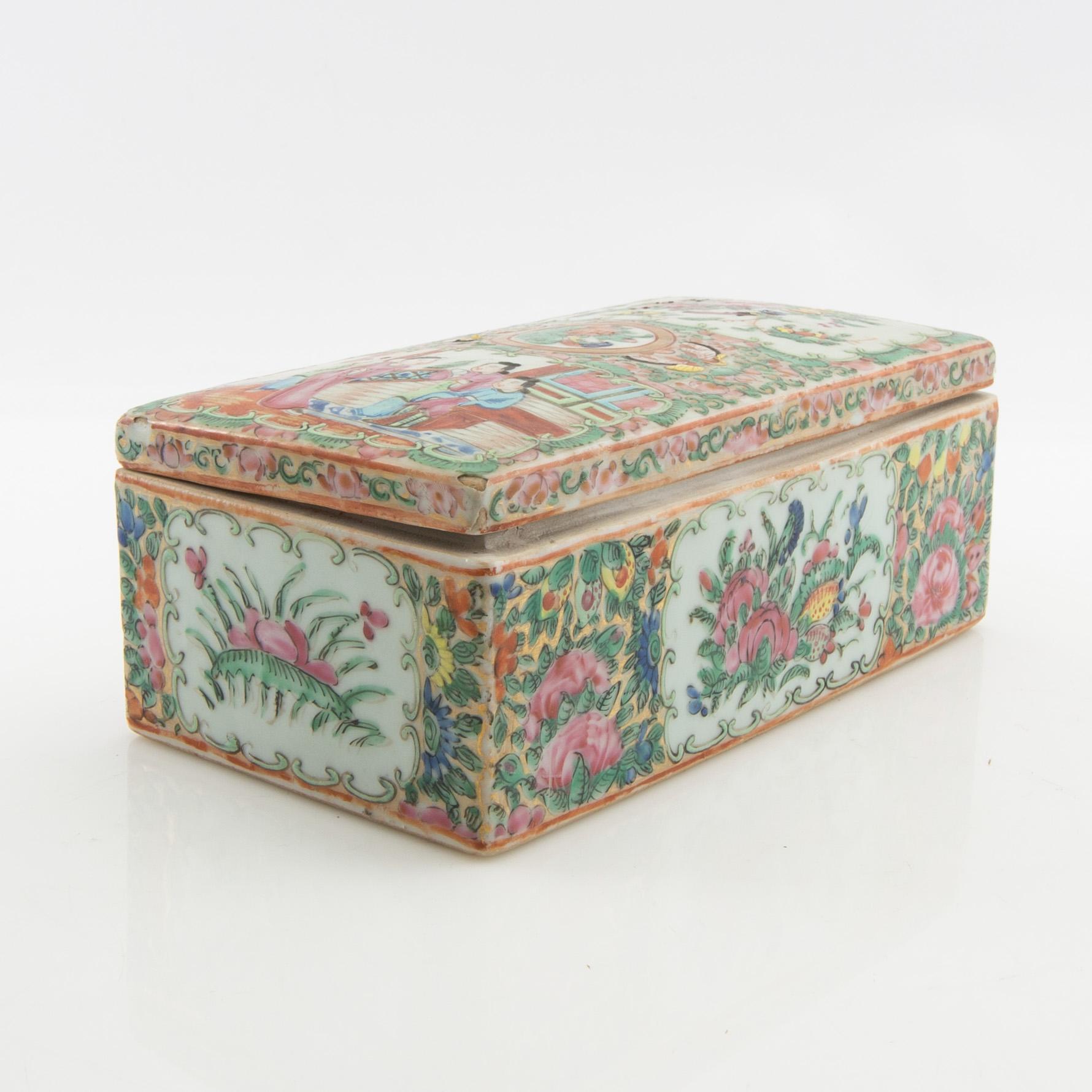 Vase and cover jar, Canton, China 20th century.