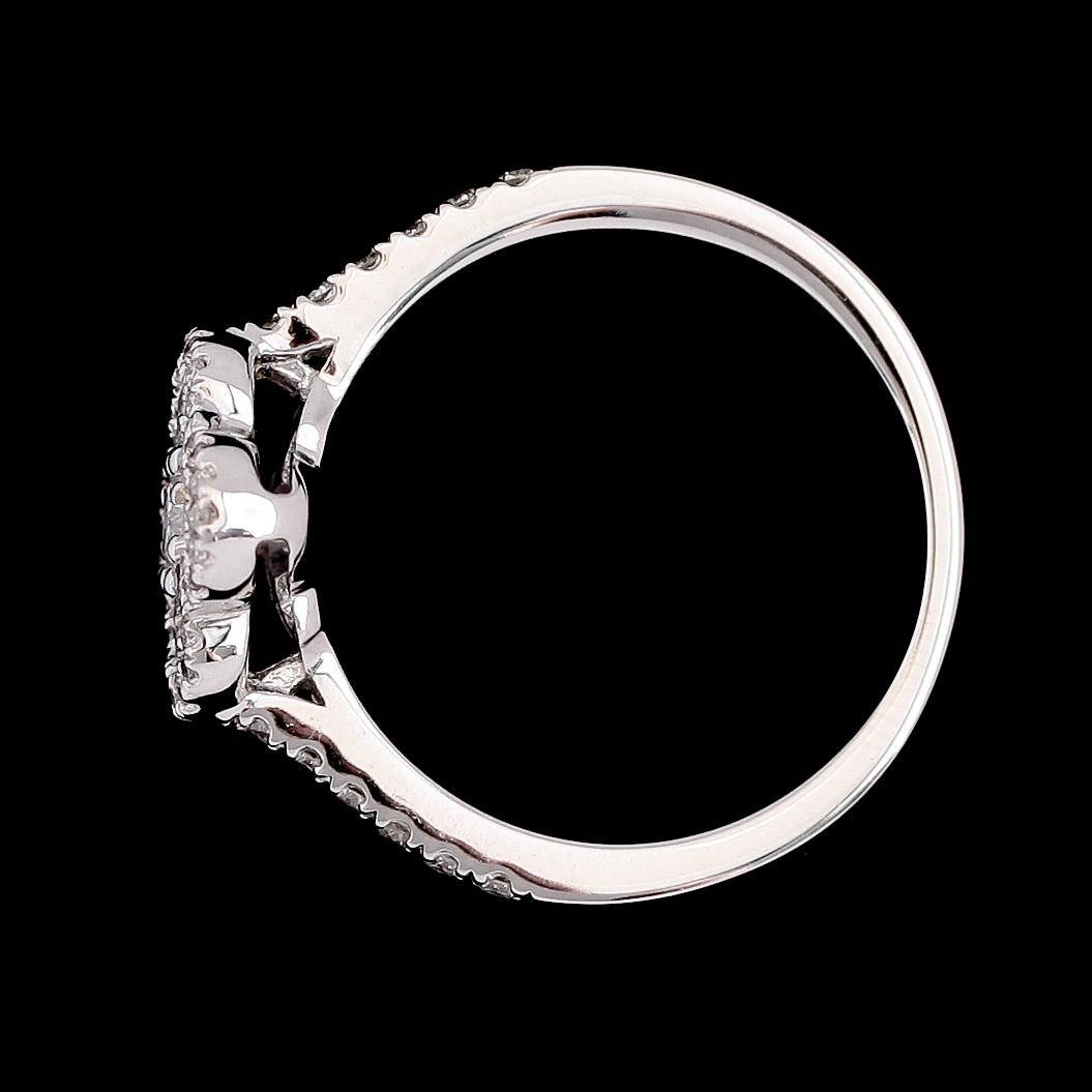 RING, 18K vitguld, diamanter tot ca 0.57 ct.