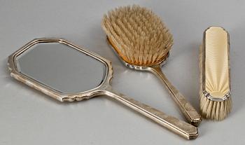 TOILETTESET, 3 delar, silver och emalj, Adie Brothers, Birmingham, England, 1957-60.