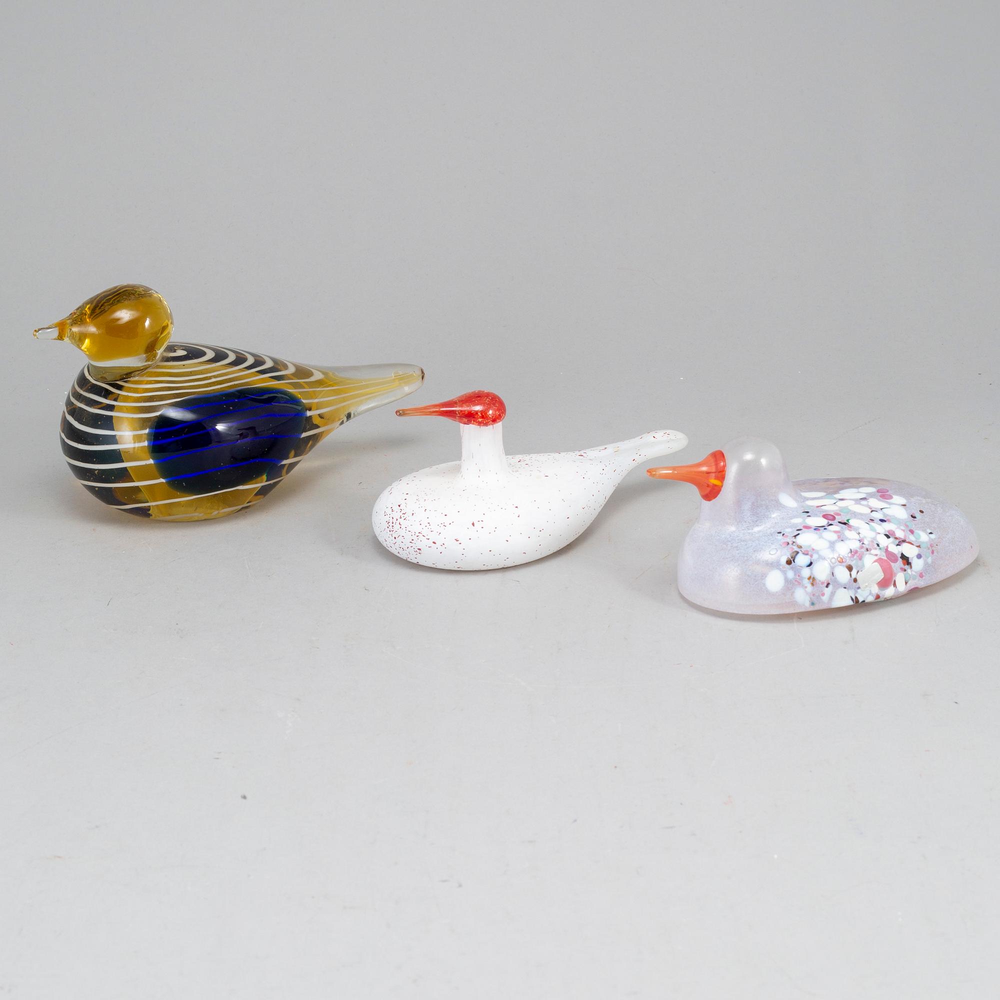 Three glass birds, incl. Bertil Vallien, Kosta.