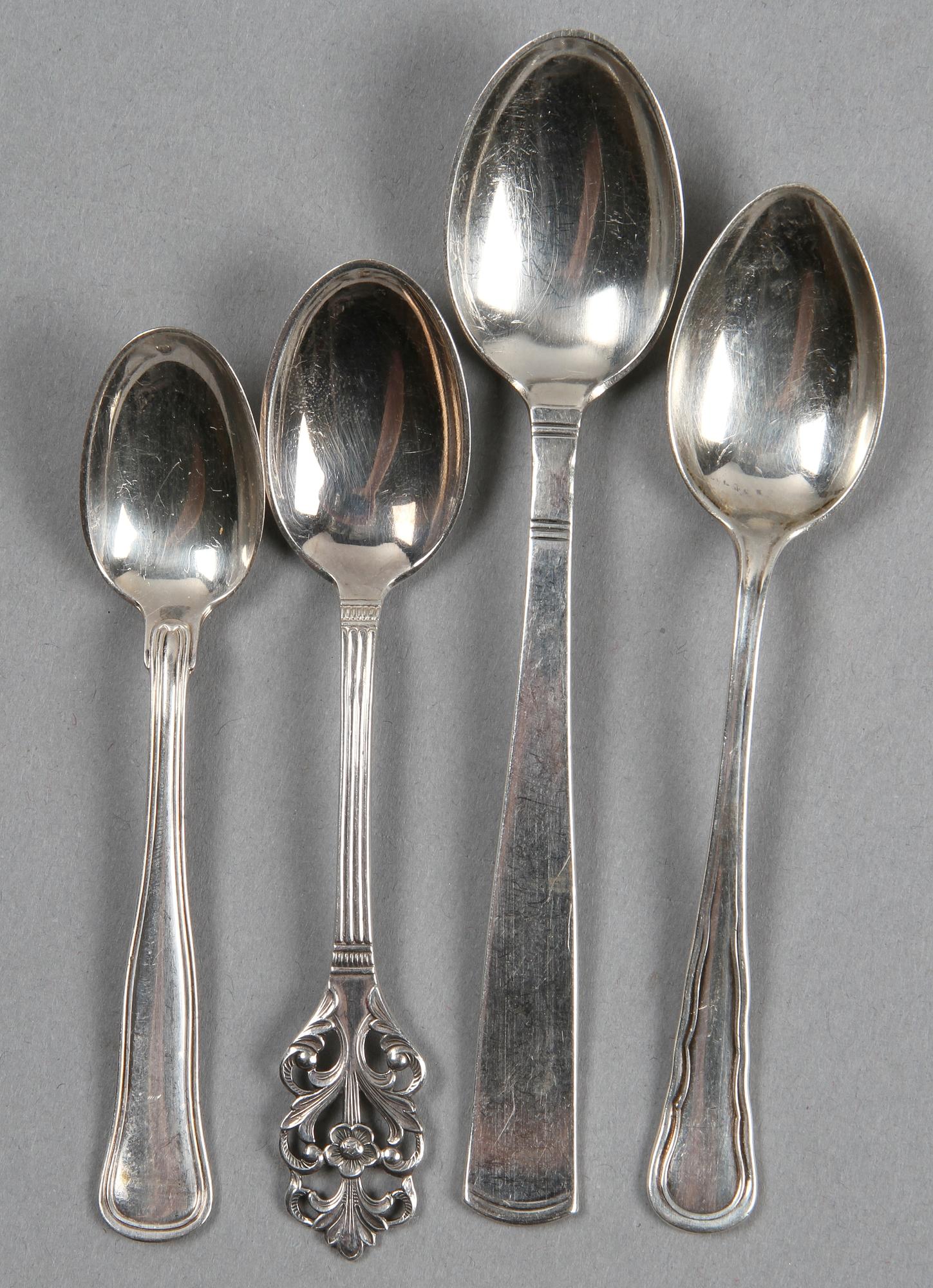 PARTI SILVER, 34 delar, bl a "Rosenholm" GAB samt CG Hallberg, 1900-tal. Tot ca 500 g.