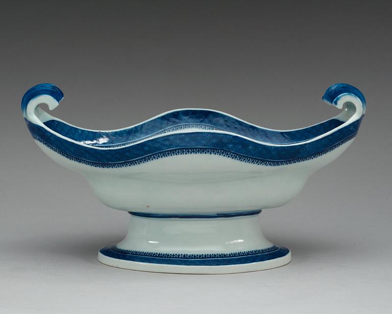 A blue and white jardiniere, Qing dynasty, Jiaqing (1796-1820).