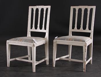 STOLAR, ett par, gustavianska provinsarbeten, 1700/1800-tal.