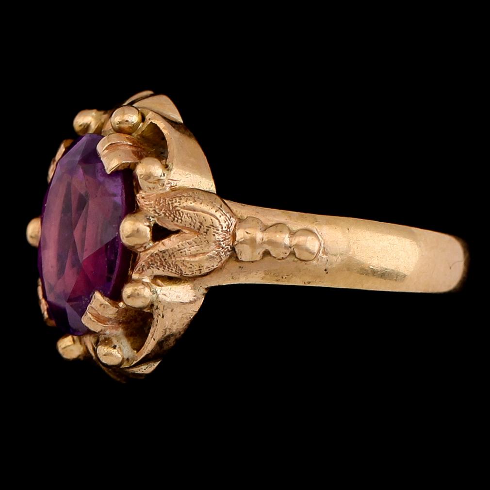 RING, 18 k guld, 1942, röd sten. Vikt 5,5 g.