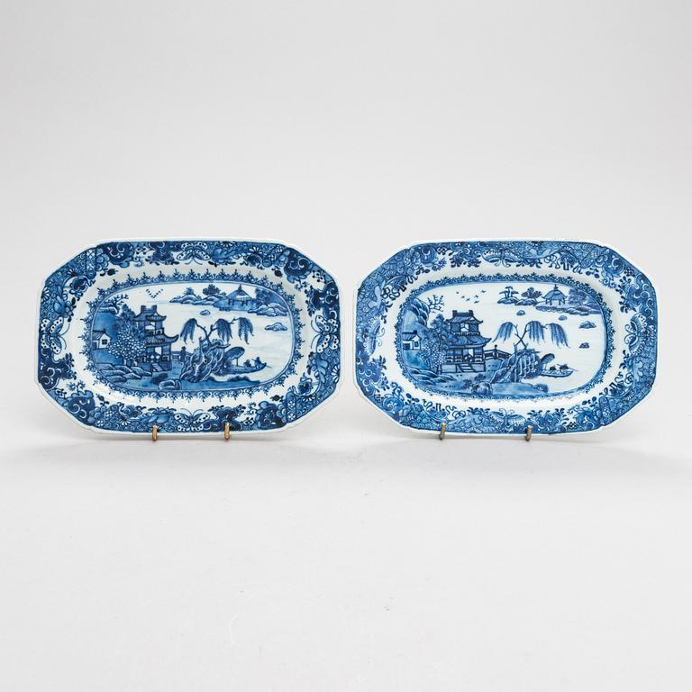 Five Chinese porcelain serving dishes, 18th century.