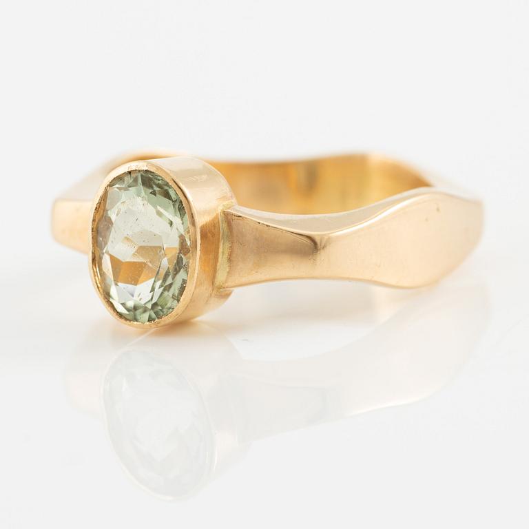 Gobi Gold or Silver Hb, ring, 18K gold with green-tinted stone, Falköping 1974.
