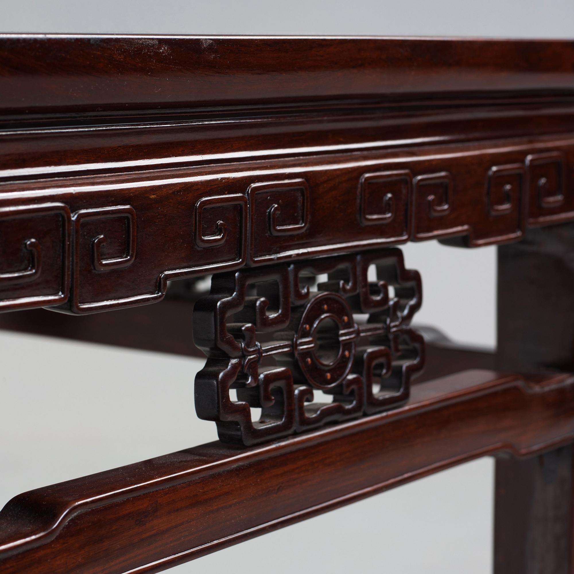 ALTARBORD, hardwood. Troligen sen Qingdynasti.