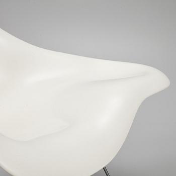 Charles & Ray Eames, liggfåtölj, "La Chaise", Vitra 2003.