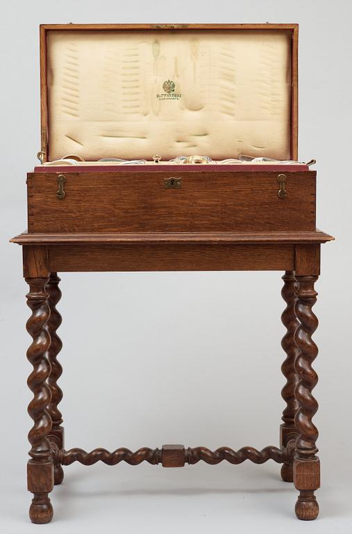 A Russian 125 piece table-service, makers mark of Grachev, S:t Petersburg 1899-1908. Imperial Warrant.