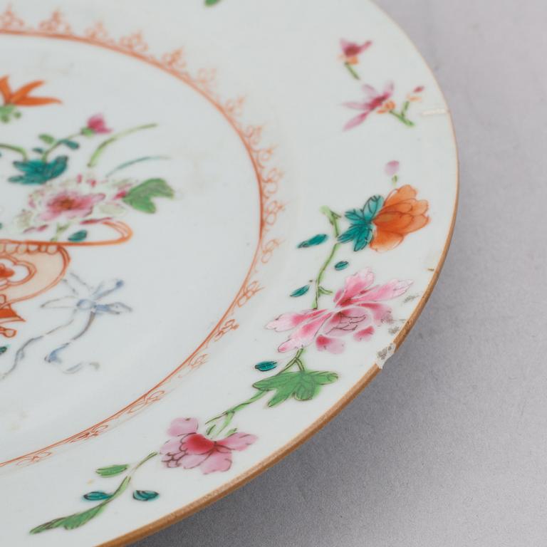 19 famille rose and imari export porcelain plates, Qing dynasty, Qianlong (1736-95).