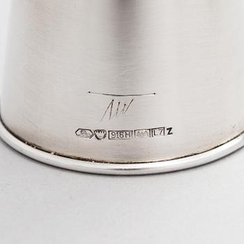 TAPIO WIRKKALA, kynttilänjalkapari, hopeaa, TW 189, leimasigneeratut TW, Kultakeskus, Hämeenlinna 1964. Muotoiltu 1957.