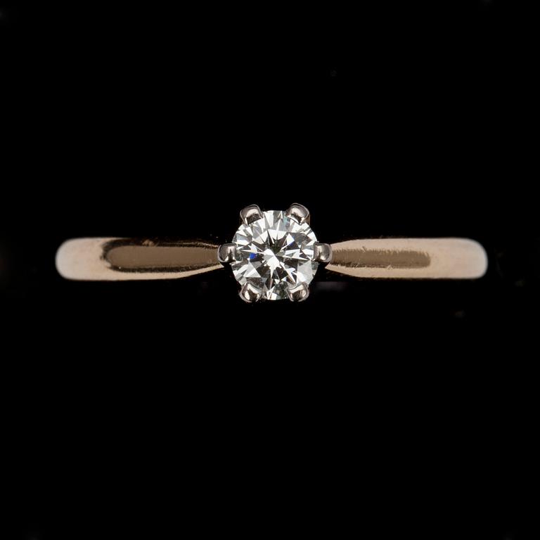 RING, guld 18K, briljantslipad diamant 0,22 ct, A. Tillander. Vikt 17 g. Intyg Tillander.