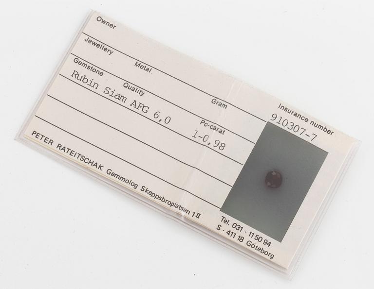 RING, 18K guld och rubin och gula baguetteslipade diamanter, Lindahl & Färnert Uppsala.