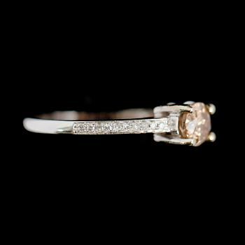 RING, 14 k vitguld, briljantslipade diamanter tot ca 0.54 ct.