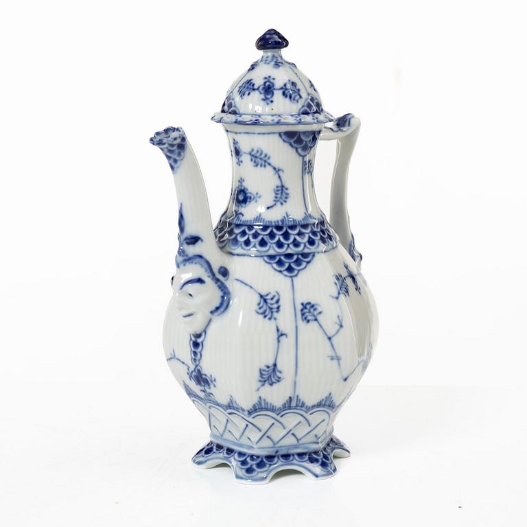 Royal Copenhagen, kaffekanna, porslin, "Musselmalet", helblond.