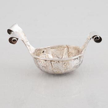 A sterling silver drinking bowl, mark of Lars Arby, Gothenburg, Sweden 1978.