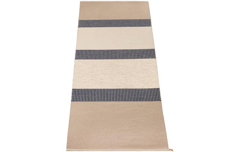 Gunilla Lagerhem Ullberg, a 'Häggå' runner, Kasthall, c. 310 x 88 cm.