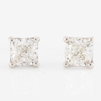 Earrings, 18K white gold with cushion-cut diamonds, total 1.01 ct. Accompanied by GIA dossier.