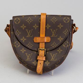 LOUIS VUITTON, a monogram canvas sholder bag.