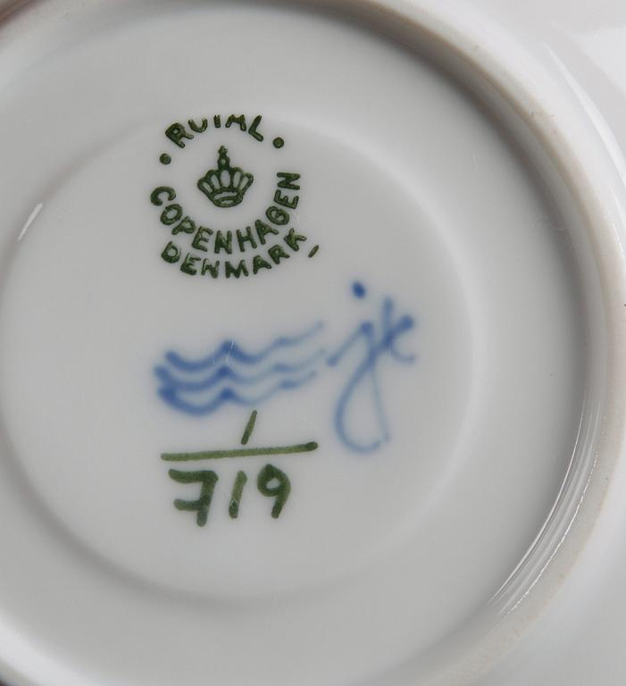 KAFFESERVIS, 38 delar, porslin, "Musselmalet", Royal Copenhagen.