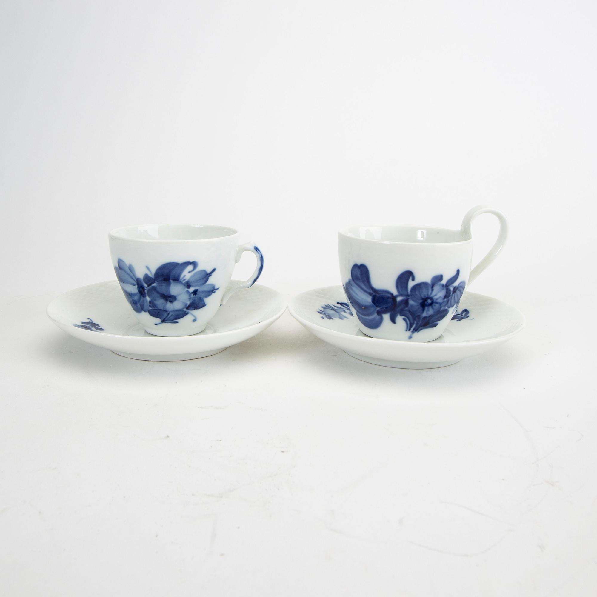 Service "Blå blomst" 74 dl Royal Copenhagen Denmark 1900s porcelain.