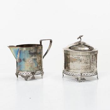A Swedish silver sugar box and cream jug, mark of JE Skreij, Falun 1927-1929.