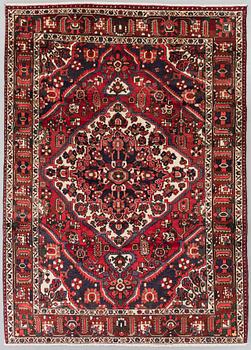 A Bachtiari old carpet, ca 296 x 212 cm.