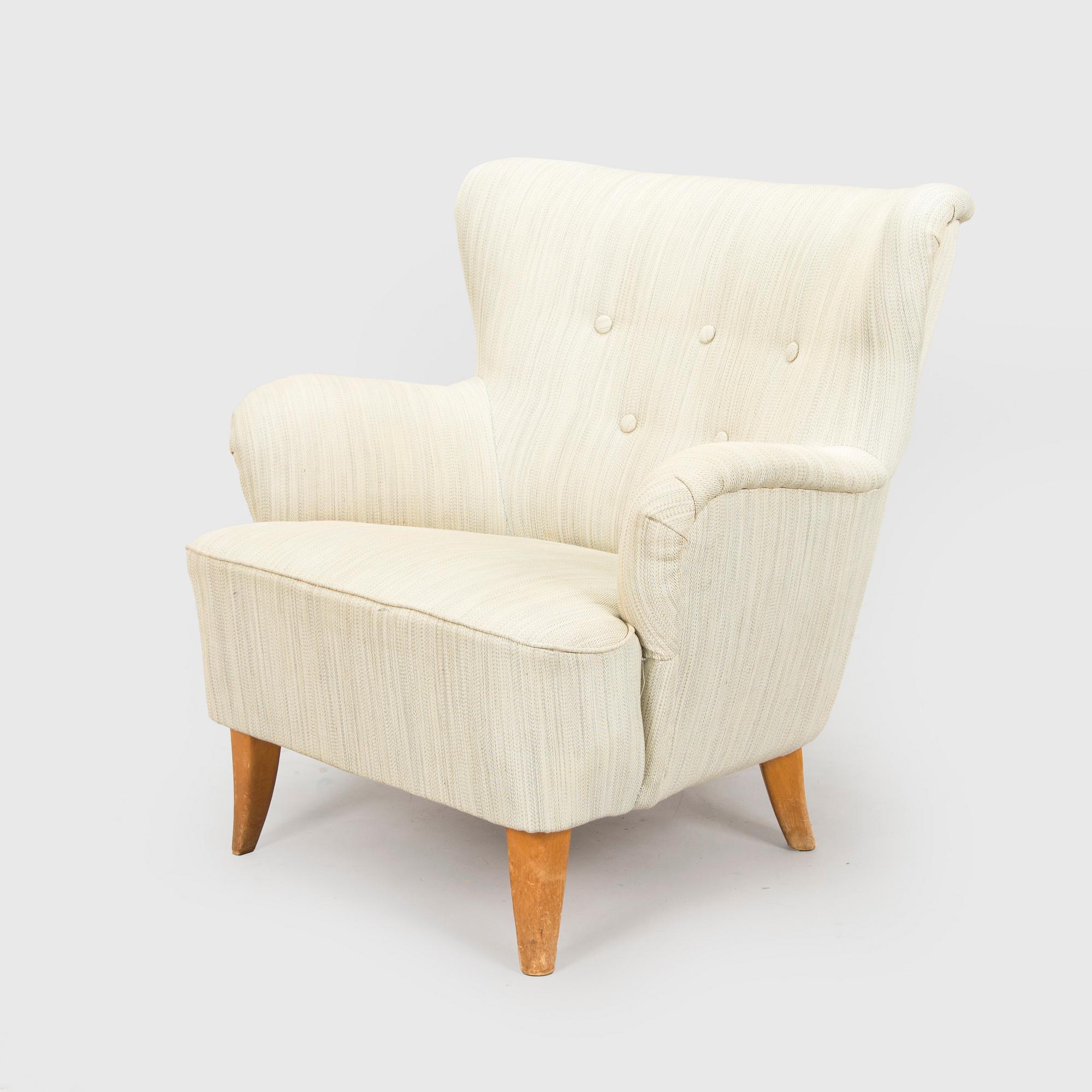 A mid-20th century armchair.