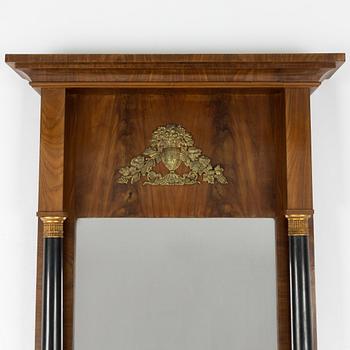 An Empire Mahogany Veneer Mirror and Console Table, first half of the 19th Century.