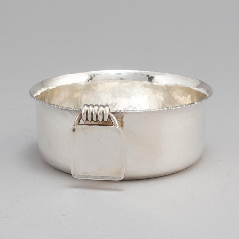 CLAËS E. GIERTTA, a sterling silver cup,  Stockholm 2003.