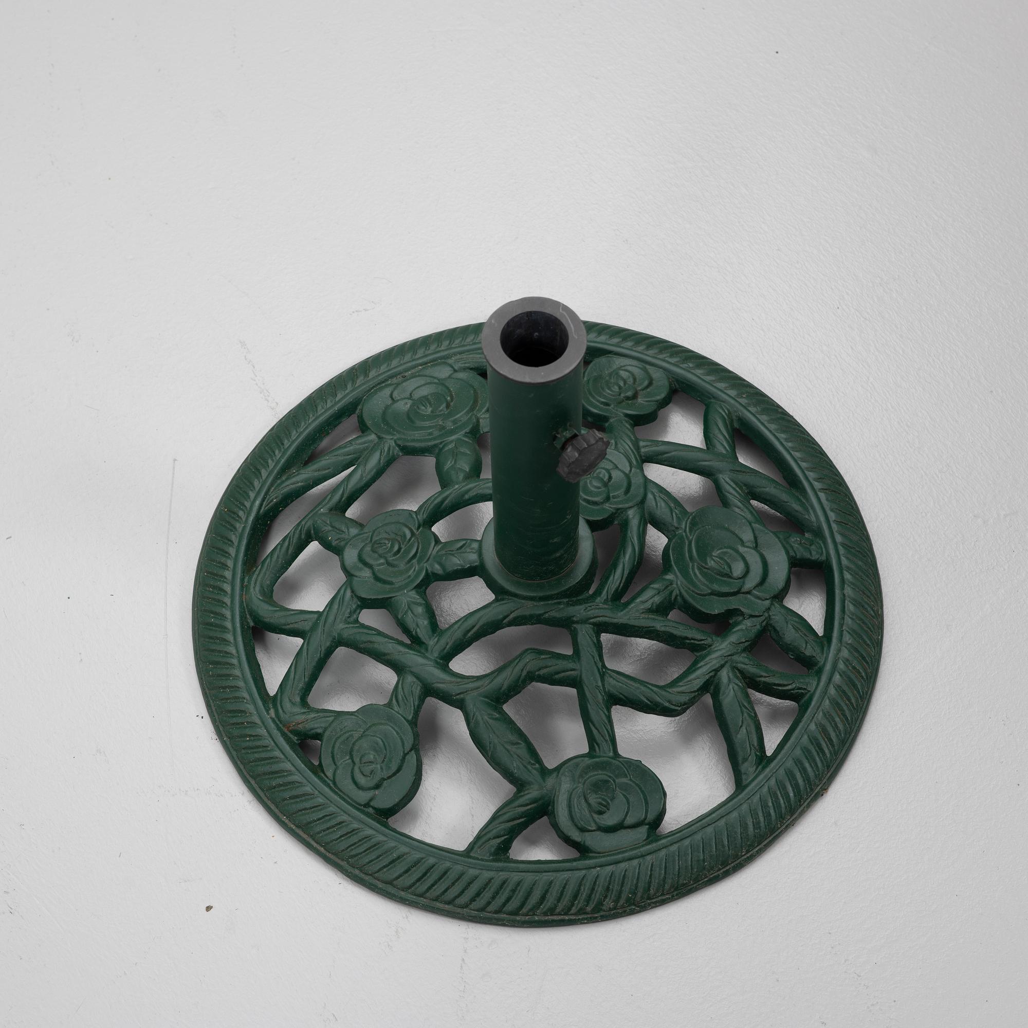 Garden group, 3 pieces, 20th century.
