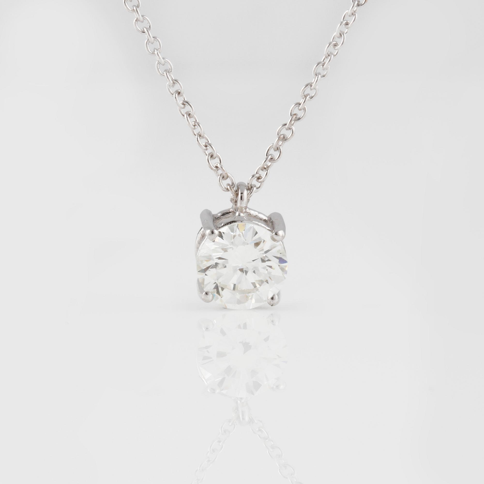 HÄNGE, 18K vitguld med briljantslipad diamant 1.02 ct. Vikt 2,9 gram.