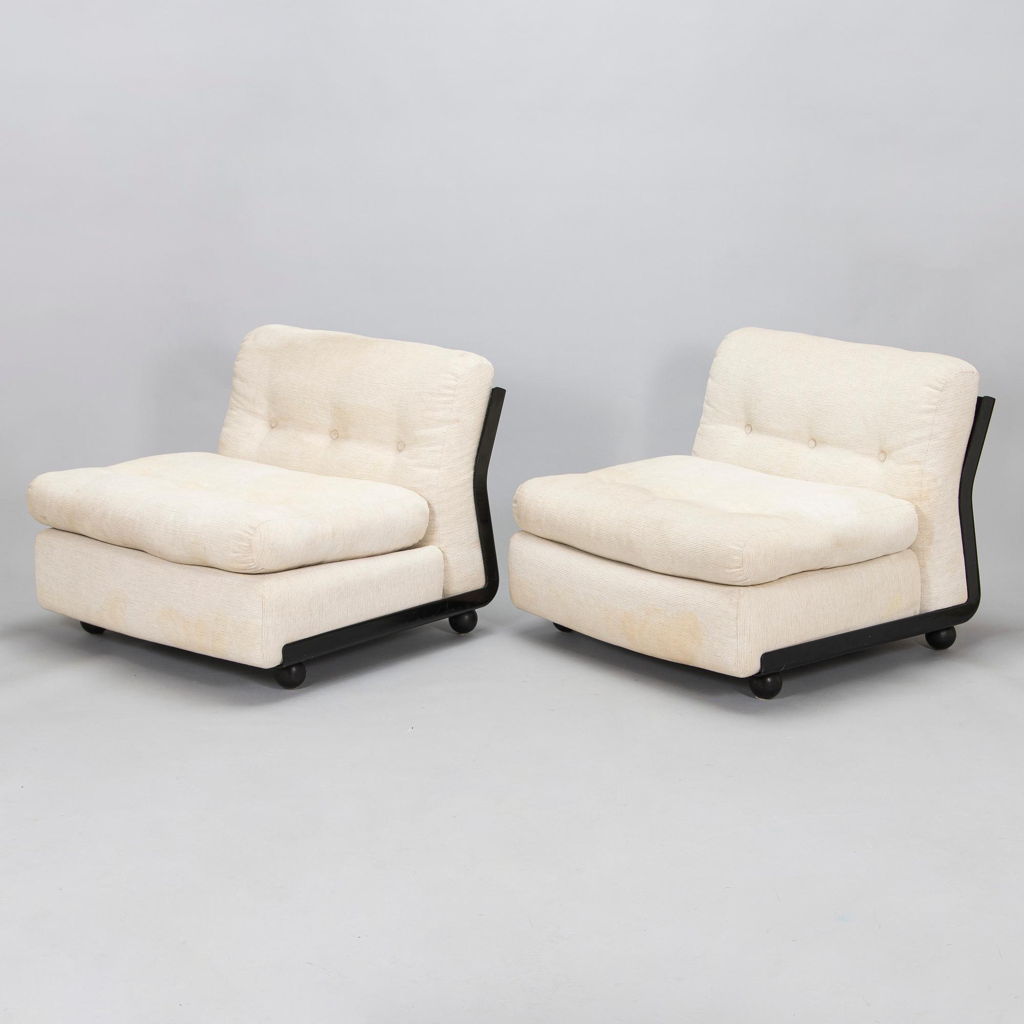 Mario Bellini, A pair of 'Amanta' armchairs for C&B Italia,  second half of the 20th century.