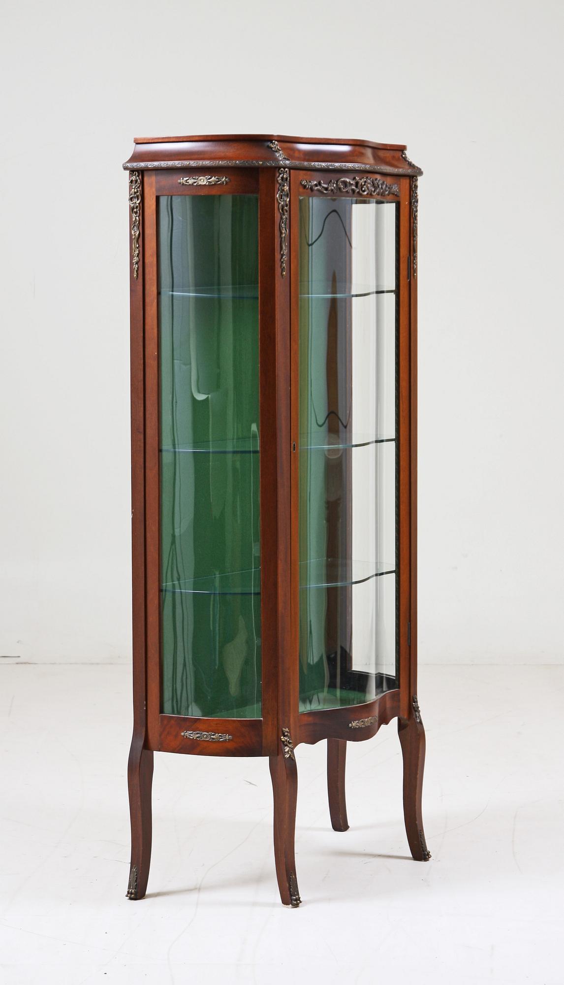 VITRINSKÅP, rokokostil, 1900-talets mitt.