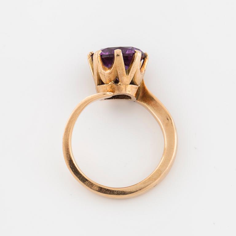A synthetic color change sapphire ring.