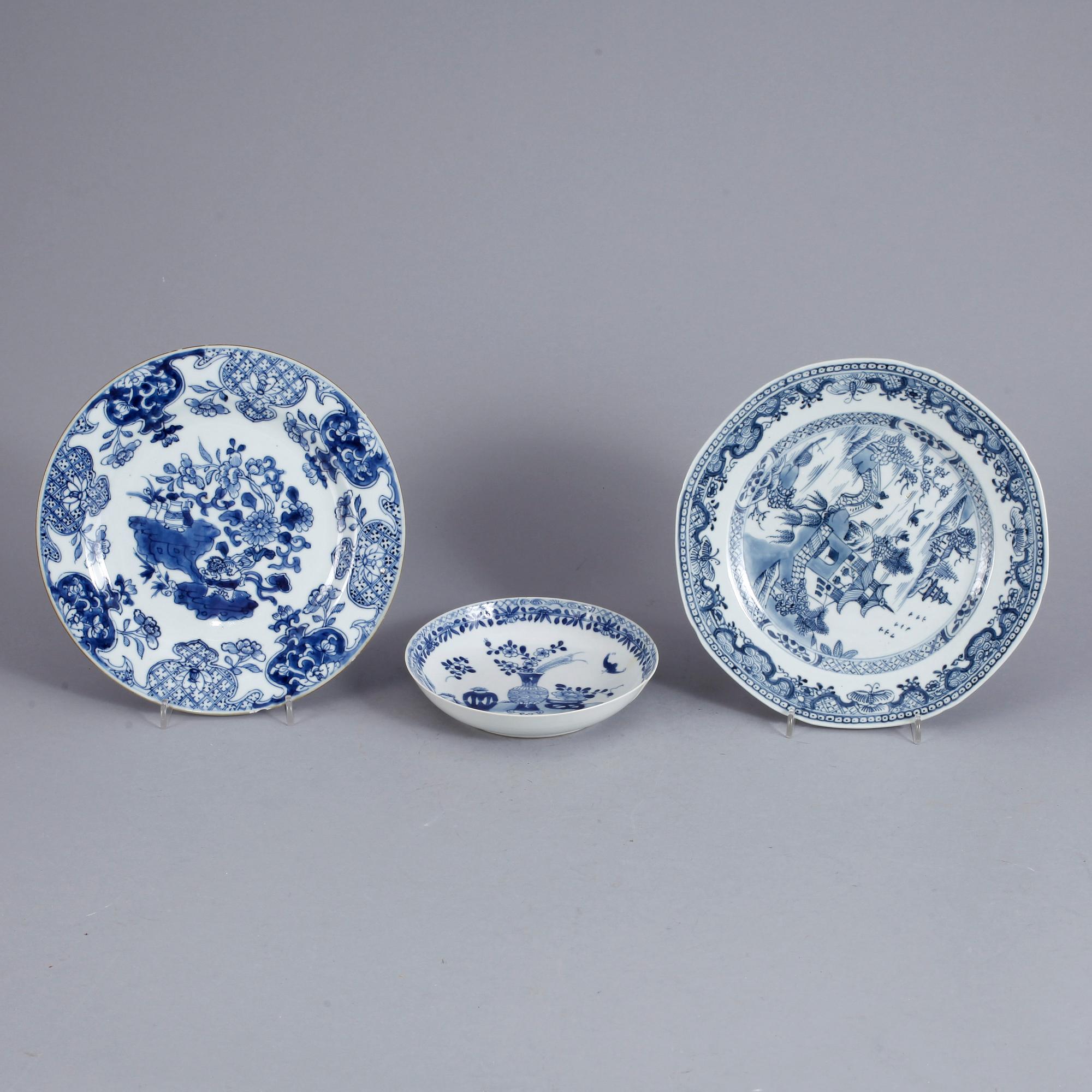 TALLRIKAR 2 st SAMT SKÅLFAT, porslin, Qianlong, Kina 1700-tal.