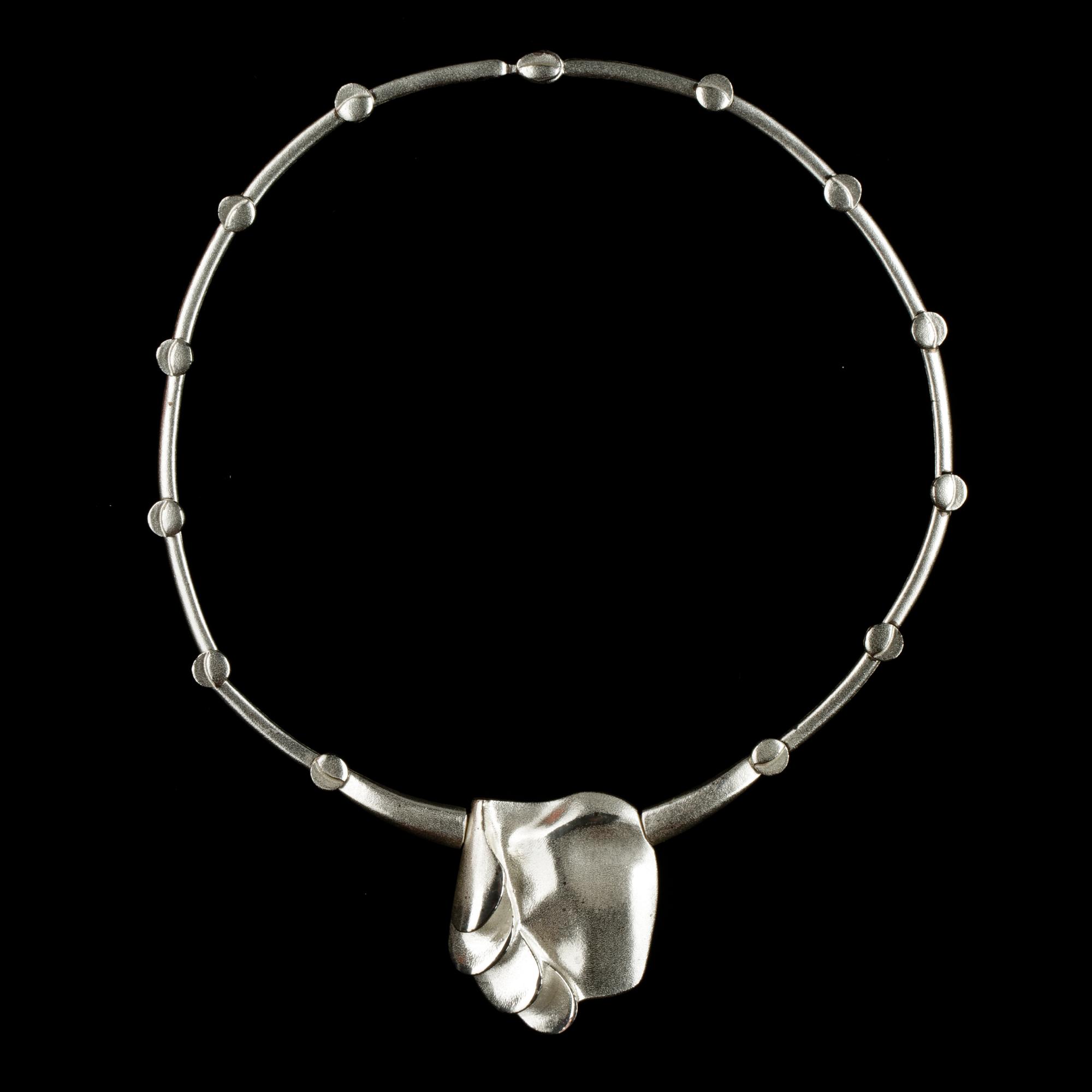 COLLIER, sterlingsilver, "Labyrinth", Björn Weckström, Lapponia 1990. Vikt ca 49 gram.