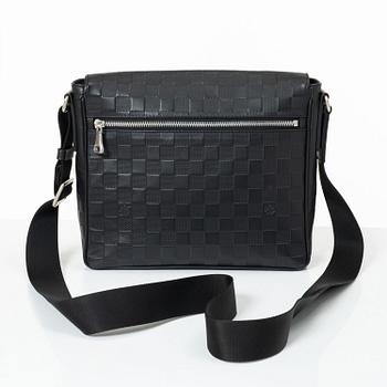 Louis Vuitton, Bag, "District Pm".