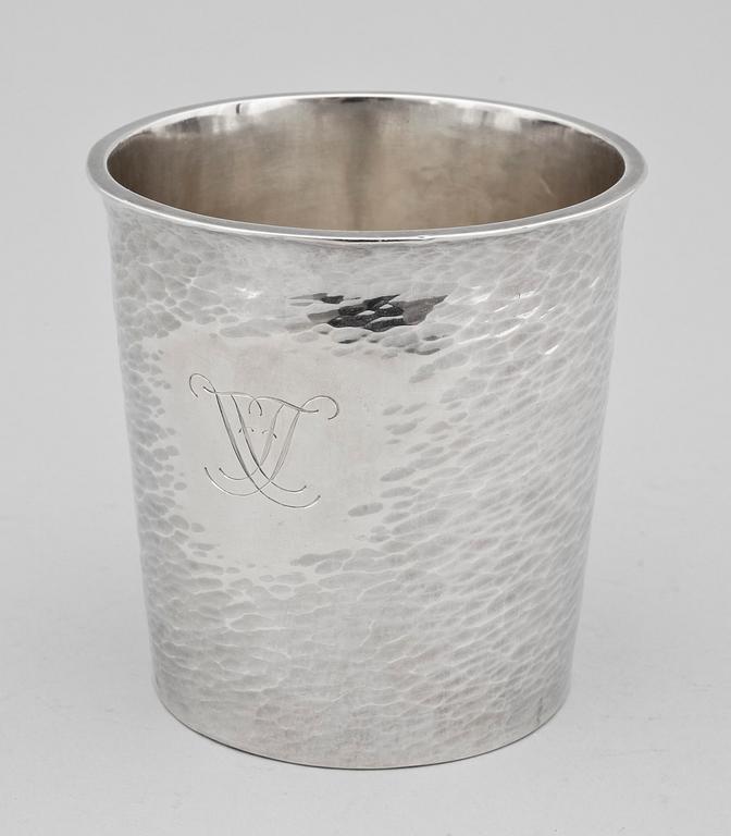 BÄGARE, sterlingsilver, Borgila, Stockholm 1940. Ca 721g.