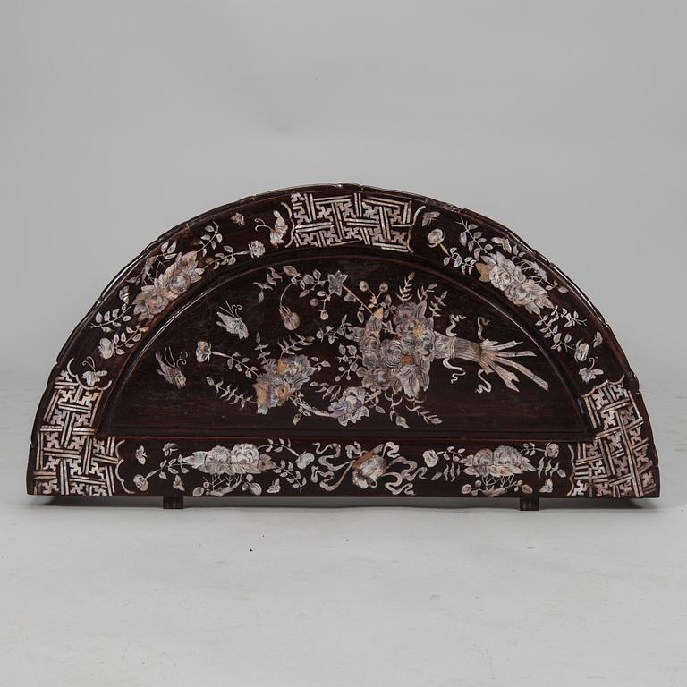 PÖYTÄ, itämainen, 1900-luku.