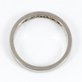 RING, med briljantslipade diamanter totalt ca 0,25 ct (enl. gravyr) 18K vitguld, Stockholm, 1968. Totalvikt ca 3 gram.