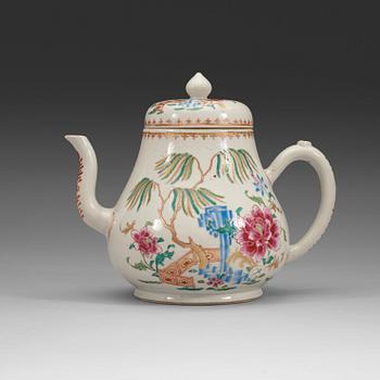 A famille rose teapot with cover, Qing dynasty, Qianlong (1736-95).