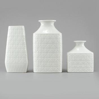 VASER, 3 st, porslin, "Domino", Gunnar Nylund, 1900-talets andra hälft.