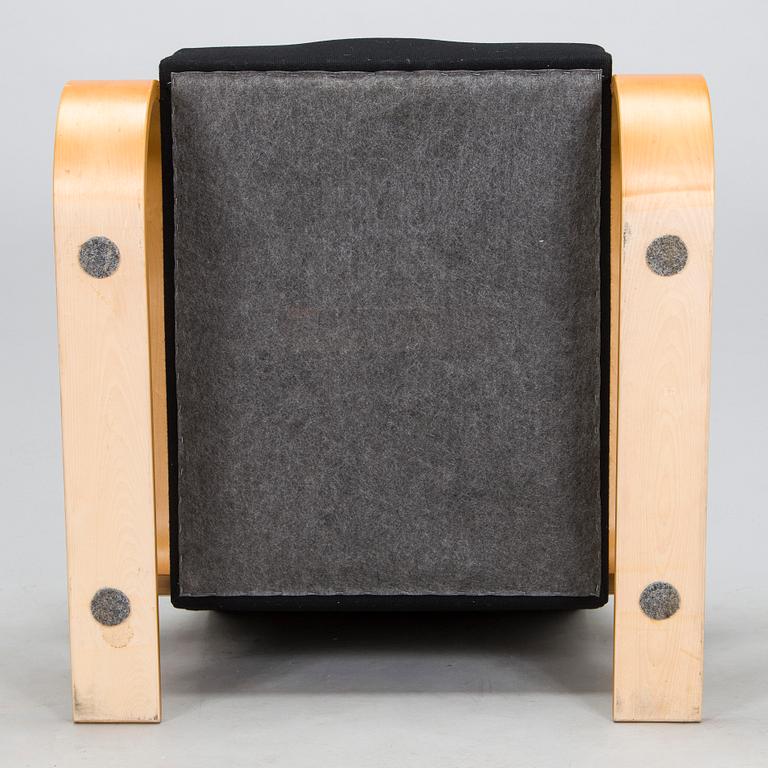 Alvar Aalto, nojatuoli, "Tank chair" malli 400, Artek 2009.