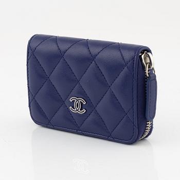 Chanel, a purple quilted leather wallet, 2014-15.