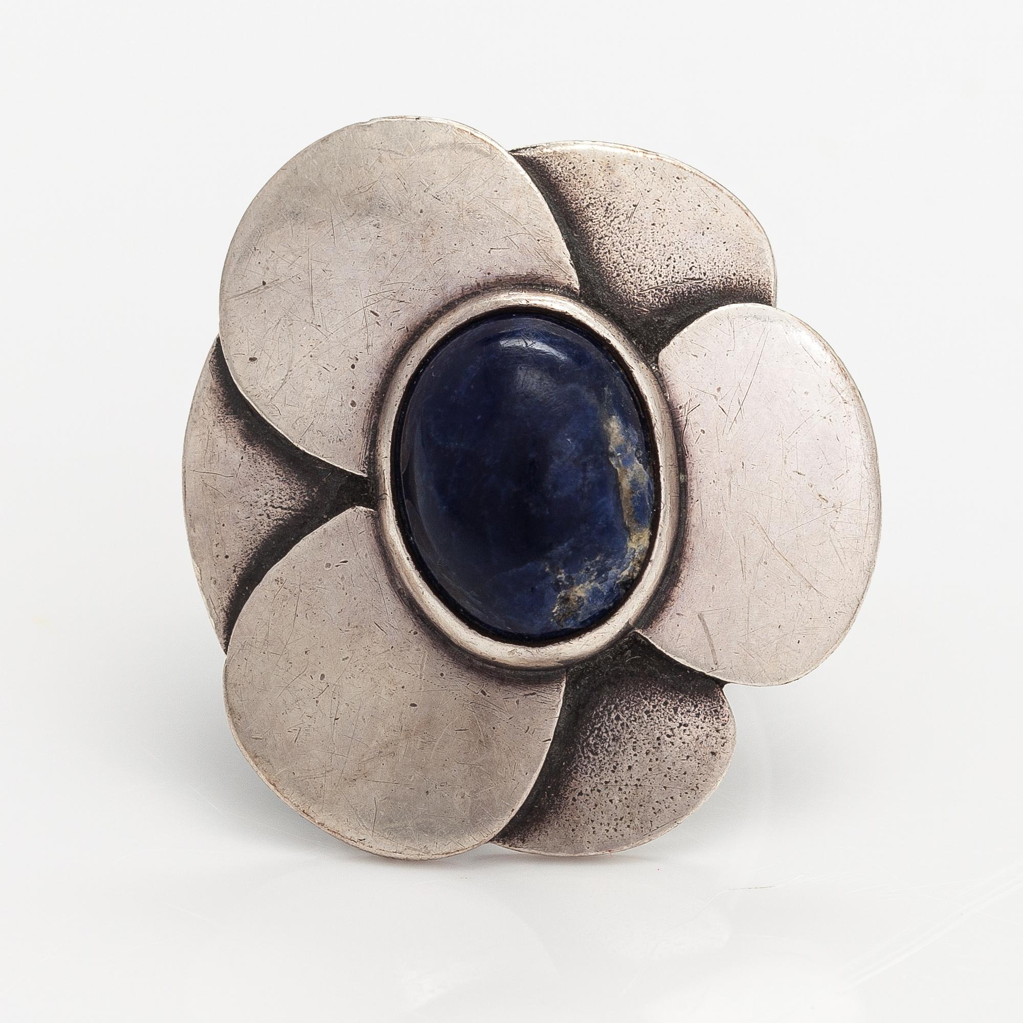 Eila Minkkinen, A sterling silver ring "Wild rose" with a sodalit. Kalevala Koru, Helsinki 1973.