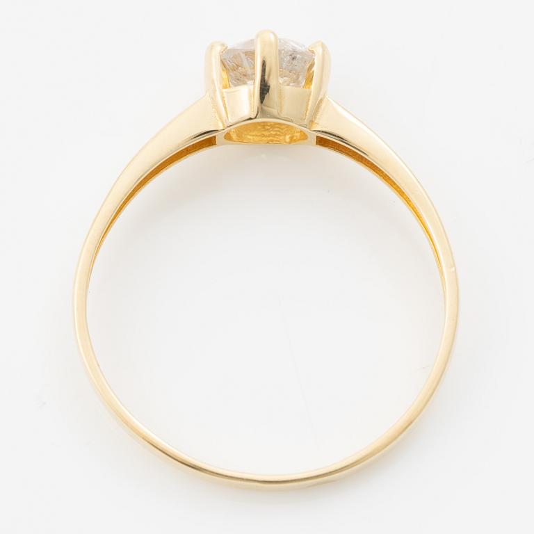 18K gold ring with an old-cut diamond.